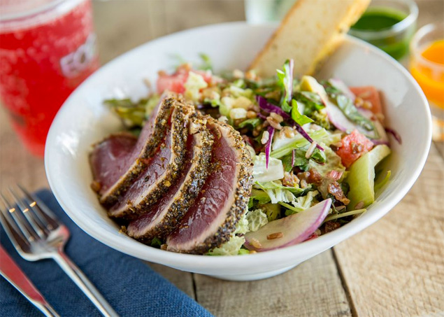 fork_and_salad_ahi